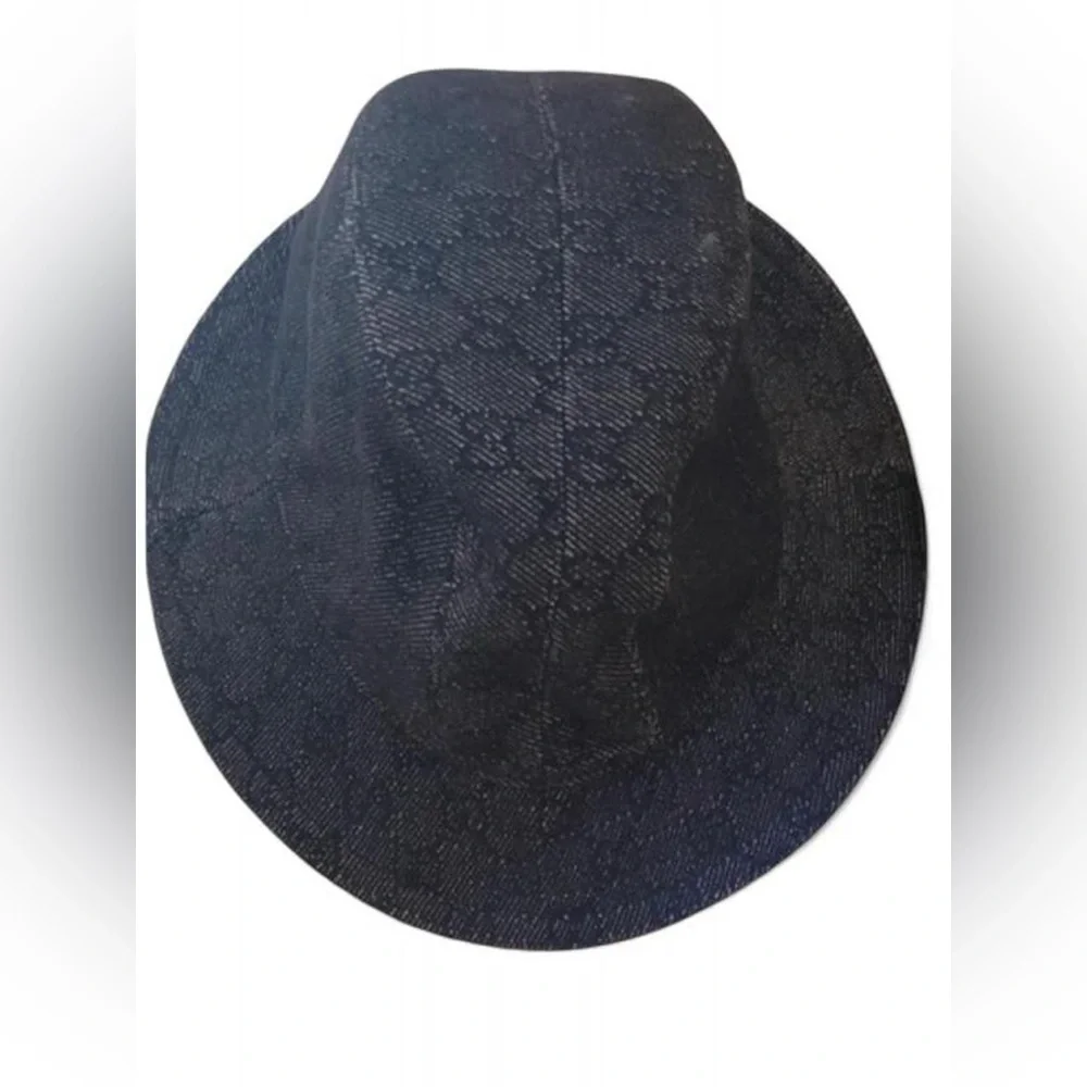 Gucci Black hat in Size XL.
